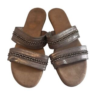 Jasmin Rhinestone Gray Slip On Sandals. Size 6.5 Wide